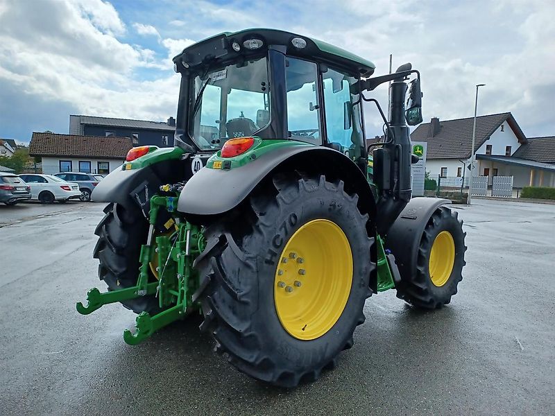 John Deere 6110M