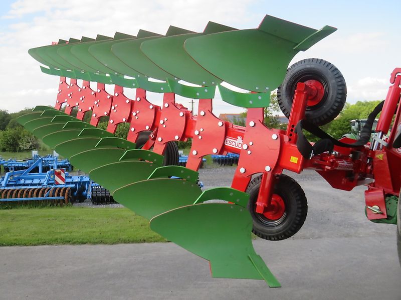 ESCUDERO agroXX -- CHRF--9 Schar - Ecologic Onland Dreh-Schälpflug--