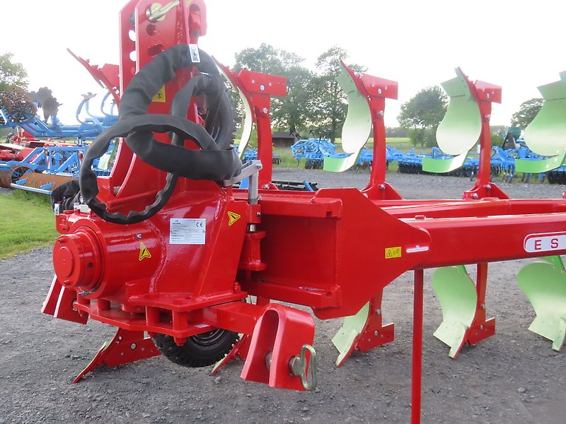 ESCUDERO agroXX -- CHRF--9 Schar - Ecologic Onland Dreh-Schälpflug--