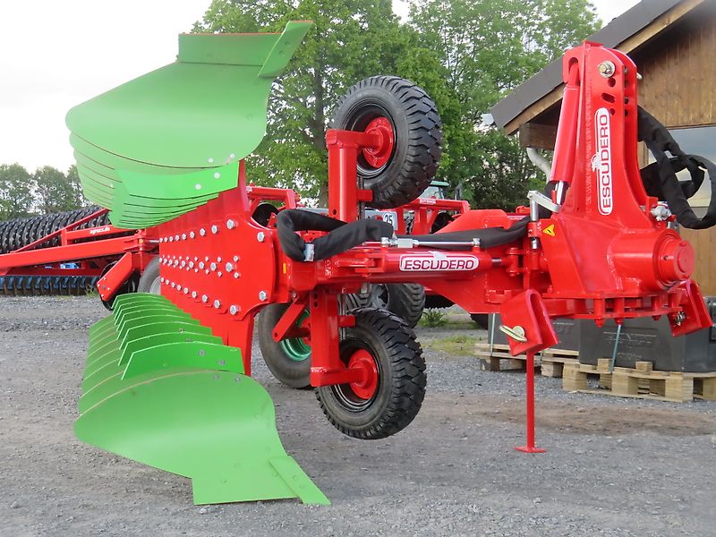 ESCUDERO agroXX -- CHRF--9 Schar - Ecologic Onland Dreh-Schälpflug--