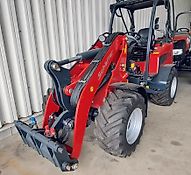 Schäffer 4670 Z mit Fahrerschutzdach