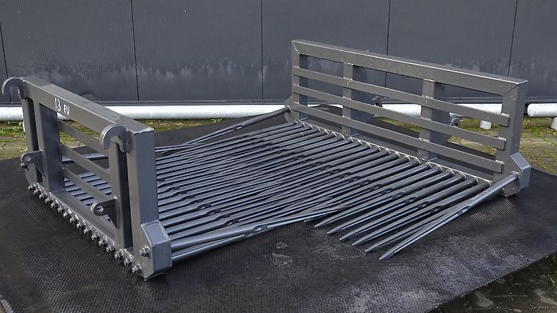 Hofstede Tegelriek verhoogde zijtanden stenenriek puinriek tegel stenen puin riek met model Euro / Giant of Weidemann aankoppeling