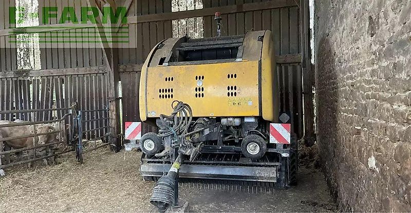 New Holland roll-belt 180 superfeed