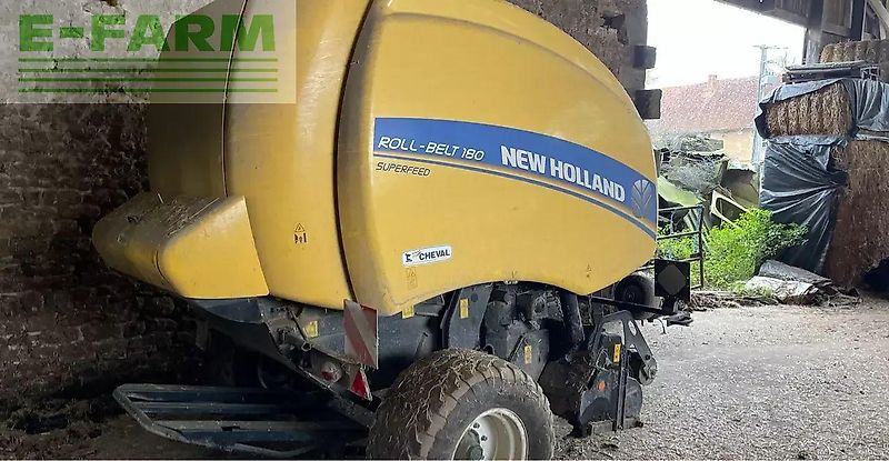 New Holland roll-belt 180 superfeed