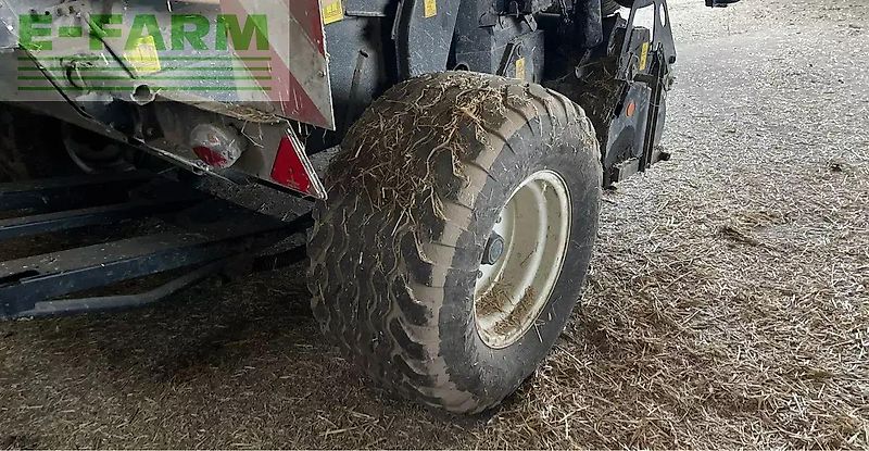 New Holland roll-belt 180 superfeed