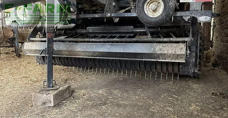 New Holland roll-belt 180 superfeed