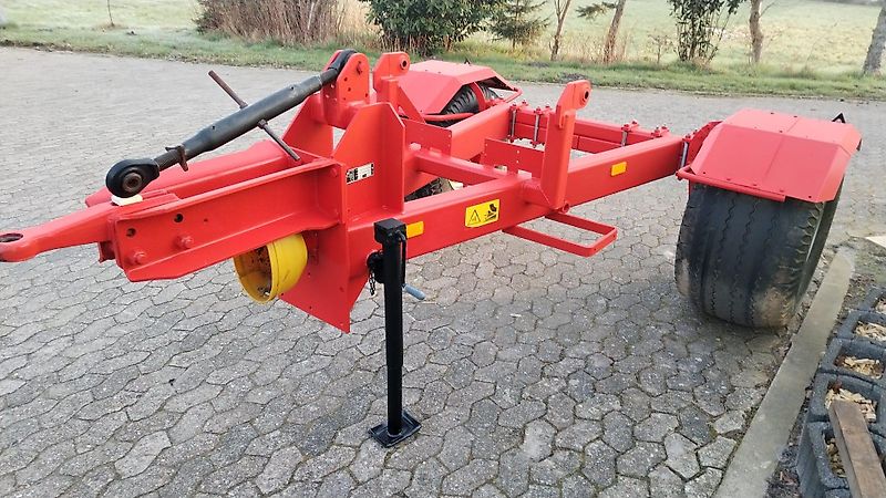 Amazone Kverneland Fahrgestell für Anbaudüngerstreuer Fahrgestell für Dreipunktanbaugerät Fahrgestell zum Afsatteln bon Anbaugeräten mt Zapwellenbock und Dreipunktanbau 2500k Gesamtgewicht Bereifung 500/50-17