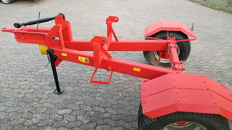 Amazone Kverneland Fahrgestell für Anbaudüngerstreuer Fahrgestell für Dreipunktanbaugerät Fahrgestell zum Afsatteln bon Anbaugeräten mt Zapwellenbock und Dreipunktanbau 2500k Gesamtgewicht Bereifung 500/50-17