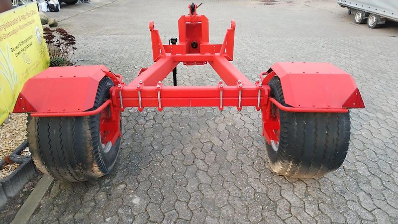 Amazone Kverneland Fahrgestell für Anbaudüngerstreuer Fahrgestell für Dreipunktanbaugerät Fahrgestell zum Afsatteln bon Anbaugeräten mt Zapwellenbock und Dreipunktanbau 2500k Gesamtgewicht Bereifung 500/50-17