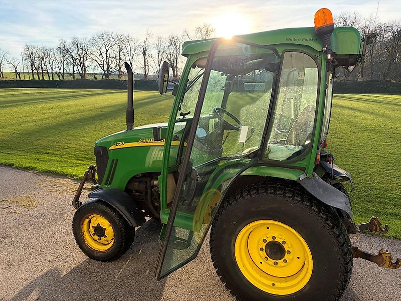 John Deere 3720