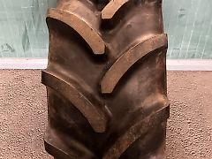 1 Vredestein Traxion 70 280/70R16 112D
