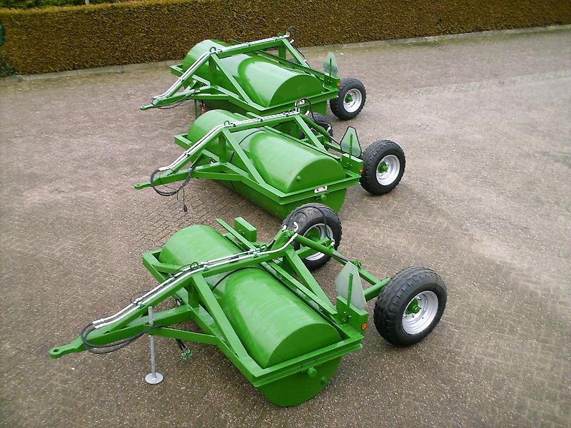 Jako 1-teilige Wiesewalze M 275 mit abgerundete Kanten mit Fahrgestell, ungebremst