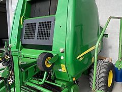 John Deere 864