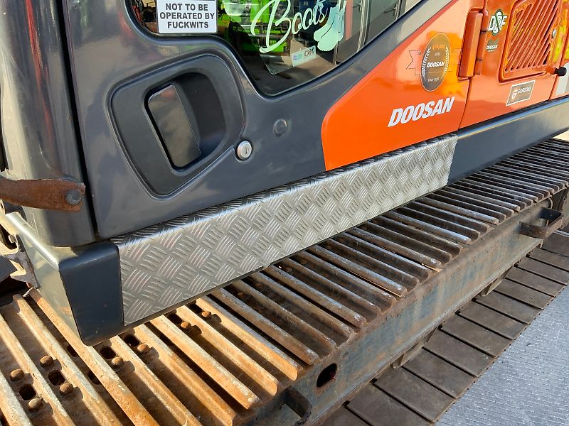 Doosan DX140 LC Digger (ST25163)