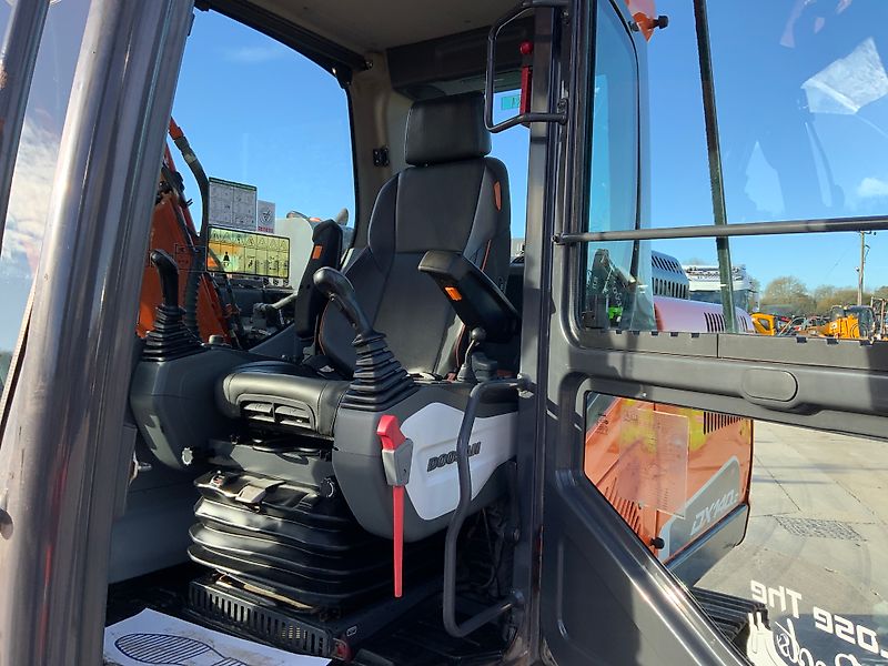 Doosan DX140 LC Digger (ST25163)