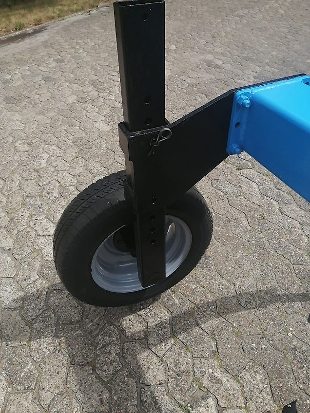 Heilers Frontgrubber 250cm Ideal zur Gülleeinarbeitung 6 Flügelstile mit 420mm breite bis zu 850mm Arbeitstiefe möglich Frontanbau Heckanbau Gummistützräder 600mm über Lochschiene Tiefeneinstellung Flügelschargrubber