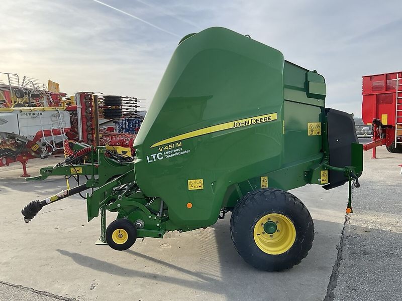 John Deere V451 M