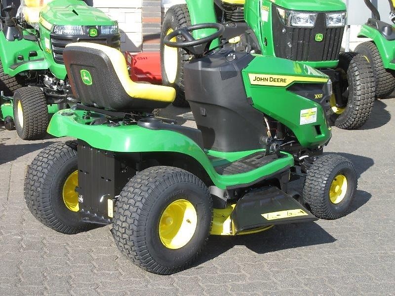 John Deere X107