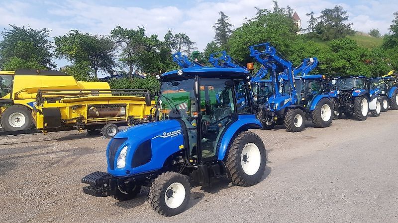 New Holland Boomer 35