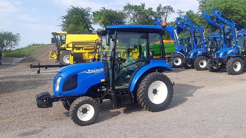 New Holland Boomer 35