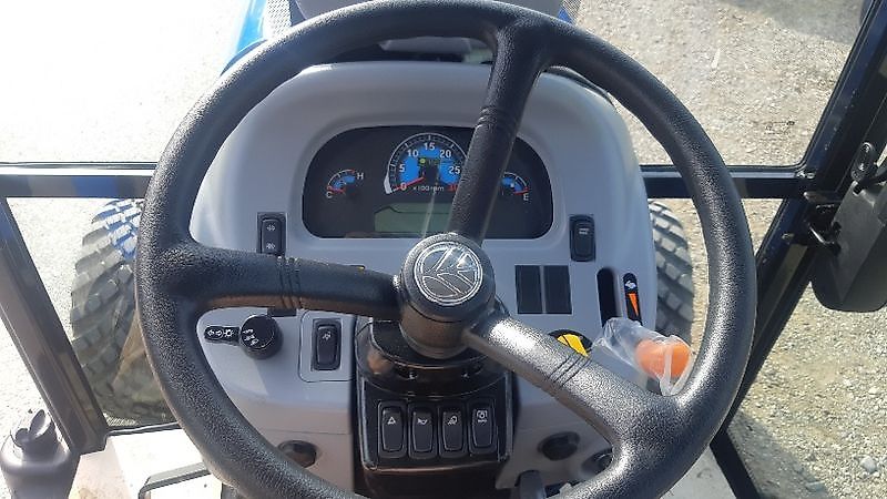 New Holland Boomer 35