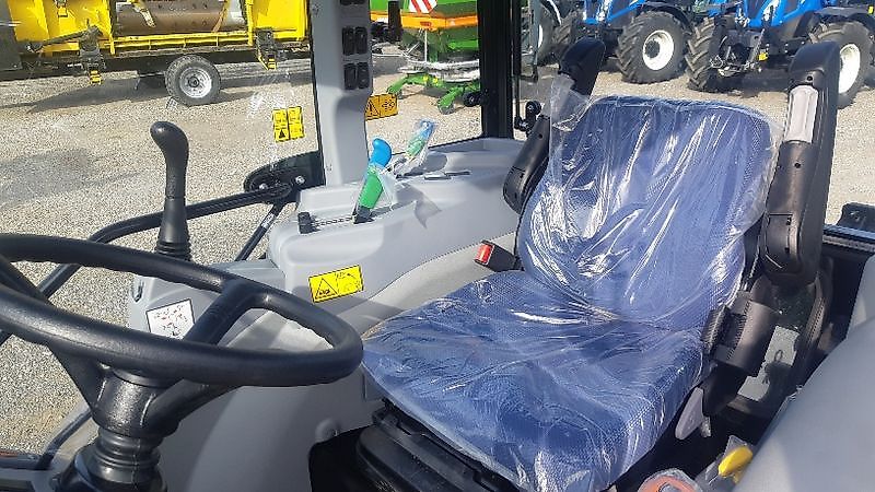 New Holland Boomer 35