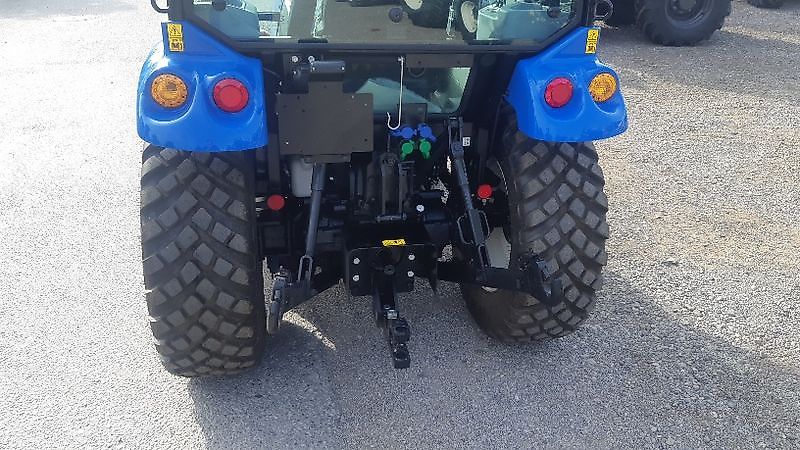 New Holland Boomer 35