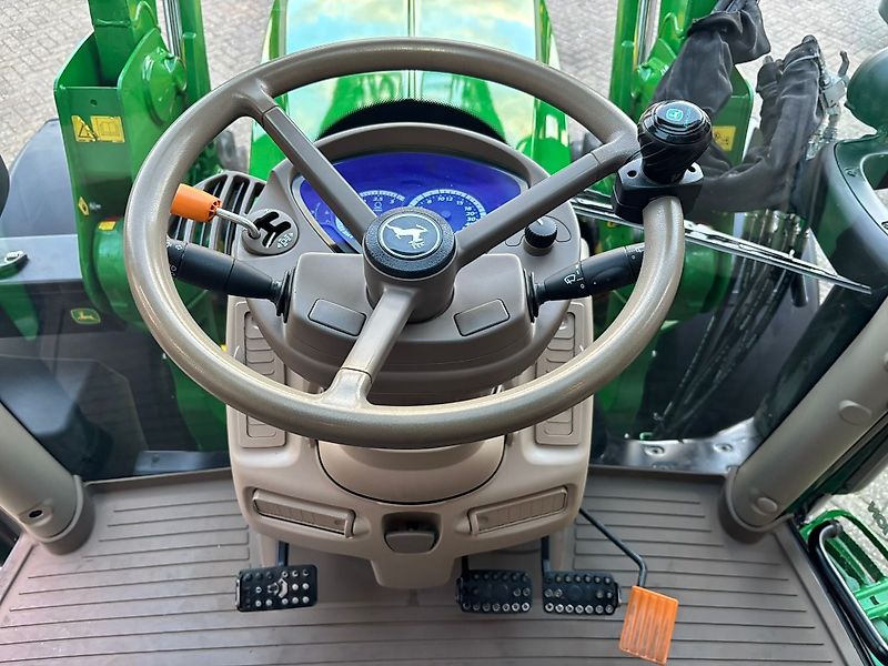 John Deere 6130R inkl. John Deere 643R