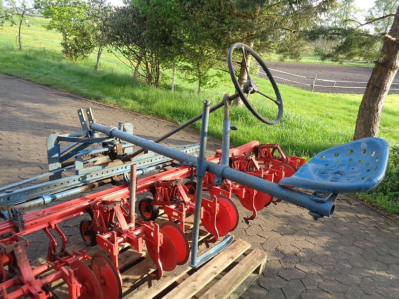 Rau Hacke 6 Reihig Gänsefußschare mit Pilotensitz