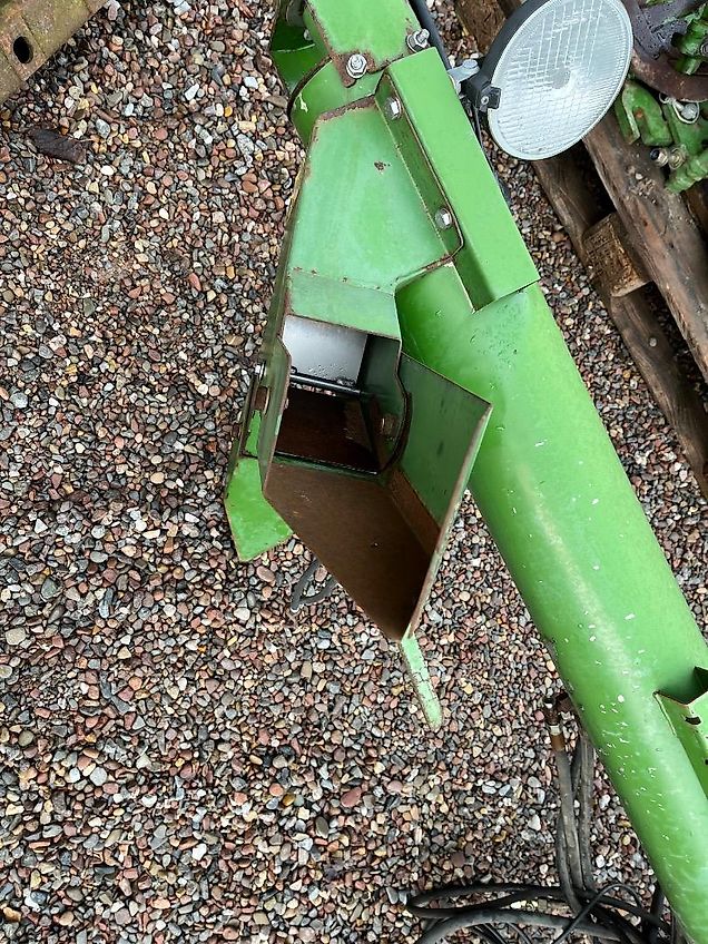 Amazone Düngerbefüllschnecke mit hydr. Neigungsverstellung und Doppelauslauf (von ED 601-K)