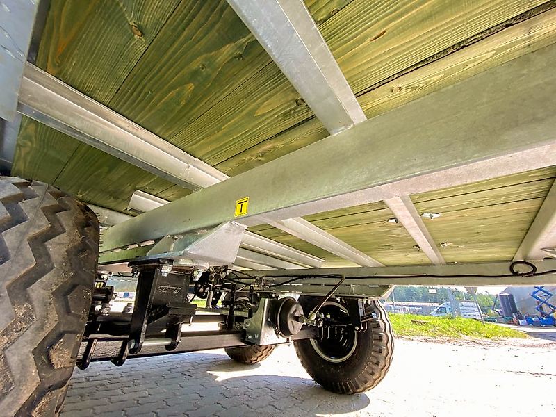 MD CM Viehanhänger T-678 Kurier 10