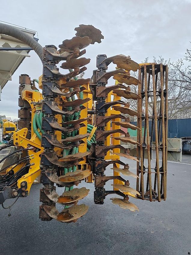 Claas CLAAS XERION 3800 SADDLE TRAC