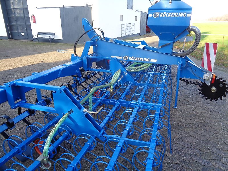 Köckerling Grünlandstriegel Köckerling Grasmaster 600 cm Arbeitsbreite Grünlandnachsaatgerät mit Pneumatikstreuer Crossbord zur Maulwurfhaufeneinebnung Kein Güttler Einböck Hatzenbichler Carree Grünlandstriegel Grünlanschlitzgerät mit Belüftungseinrichtung Nachsaatg