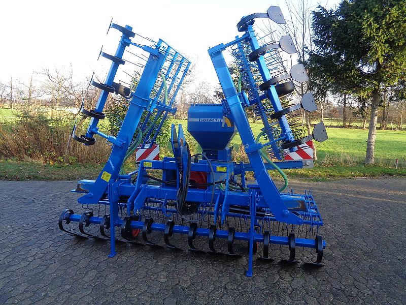 Köckerling Grünlandstriegel Köckerling Grasmaster 600 cm Arbeitsbreite Grünlandnachsaatgerät mit Pneumatikstreuer Crossbord zur Maulwurfhaufeneinebnung Kein Güttler Einböck Hatzenbichler Carree Grünlandstriegel Grünlanschlitzgerät mit Belüftungseinrichtung Nachsaatg