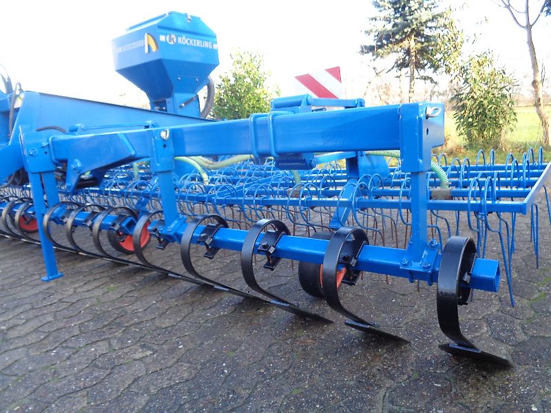 Köckerling Grünlandstriegel Köckerling Grasmaster 600 cm Arbeitsbreite Grünlandnachsaatgerät mit Pneumatikstreuer Crossbord zur Maulwurfhaufeneinebnung Kein Güttler Einböck Hatzenbichler Carree Grünlandstriegel Grünlanschlitzgerät mit Belüftungseinrichtung Nachsaatg