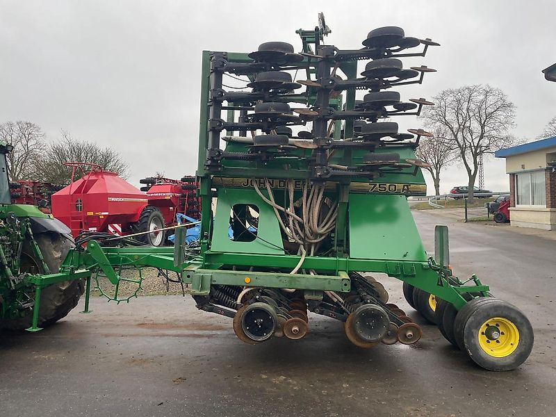 John Deere 750A 6m