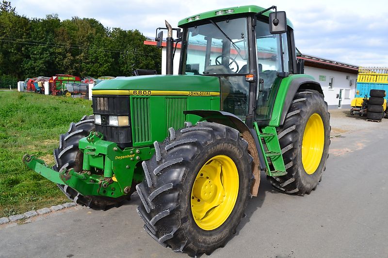 John Deere 6800