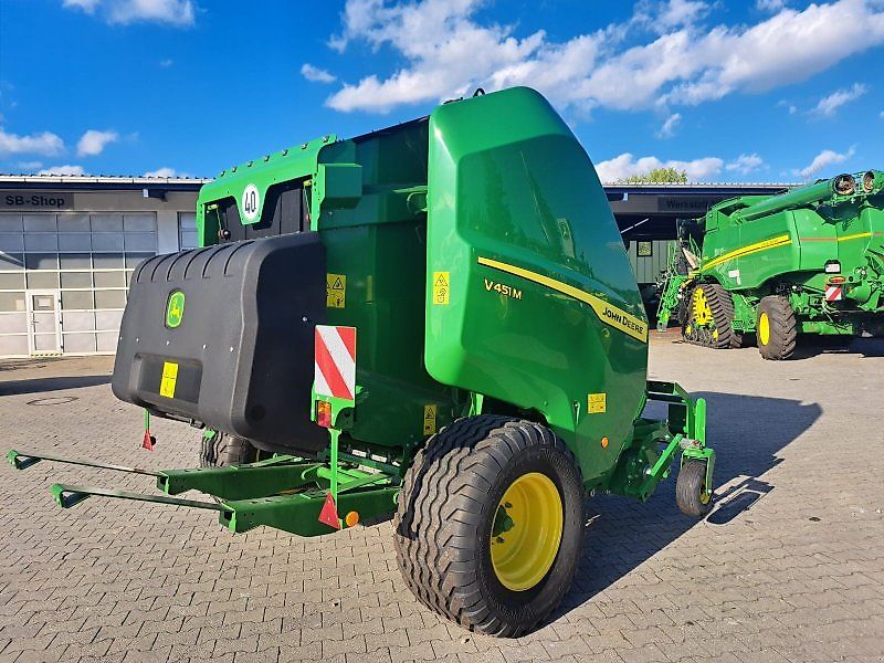 John Deere V451M