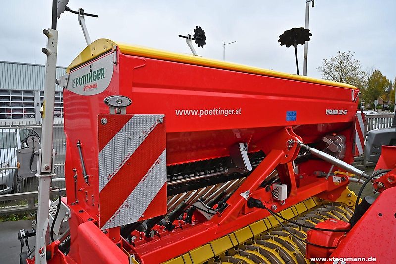 Pöttinger Lion 3002 Kreiselegge + Vitasem 302 ADD Sämaschine