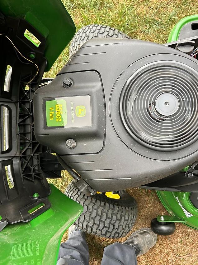 John Deere X167R Rasentraktor Aufsitzmäher Neugerät