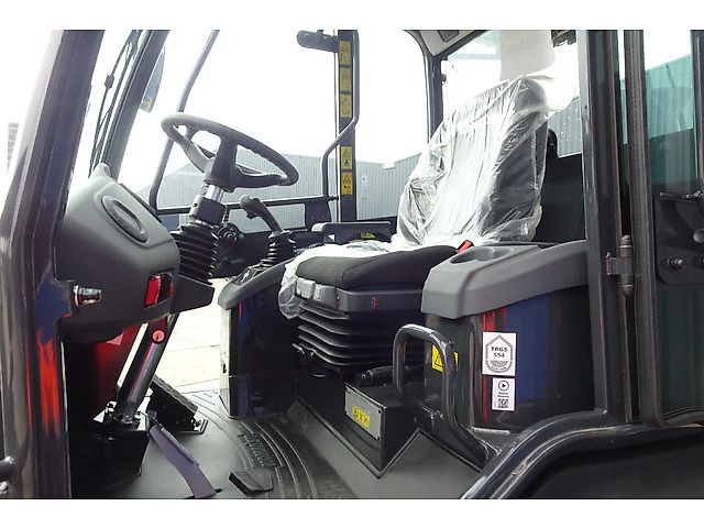 Komatsu WA80M Wielader Shovel