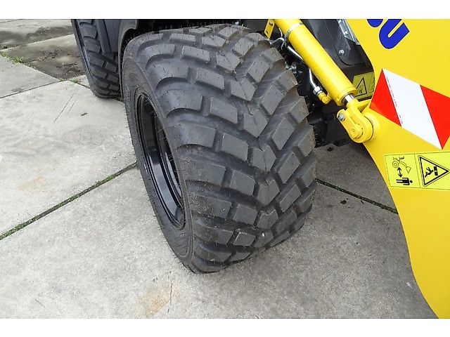 Komatsu WA80M Wielader Shovel