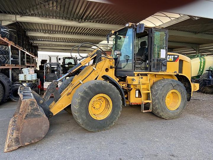 Caterpillar 924H gebraucht, Baujahr 2011 mit einem Leergewicht von 14 t.
