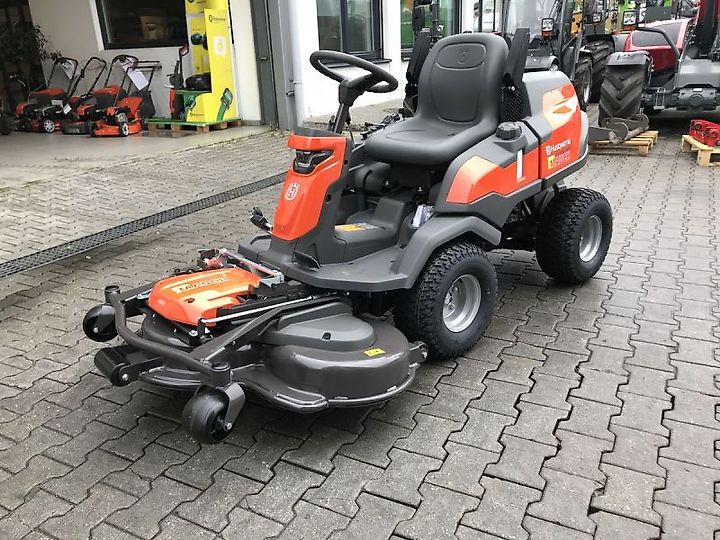 Husqvarna Rider 419TsX AWD gebraucht, mit einem Mähdeck von 1,12 m und 20 PS.