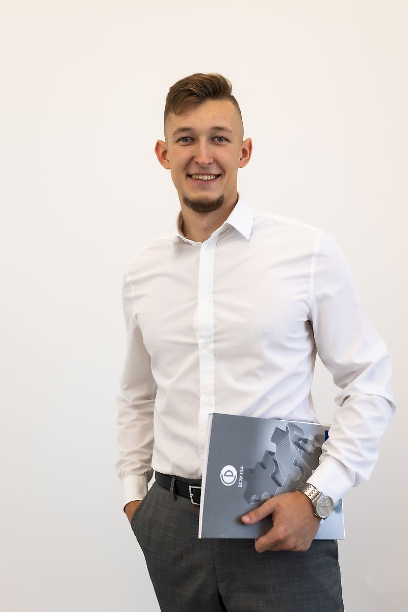Ansprechpartner Herr Adam Rogalski